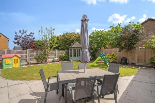 Queen Elizabeth Close, Shefford, SG17 photo 4
