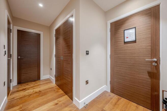 2 bed Flat to rent Image 11