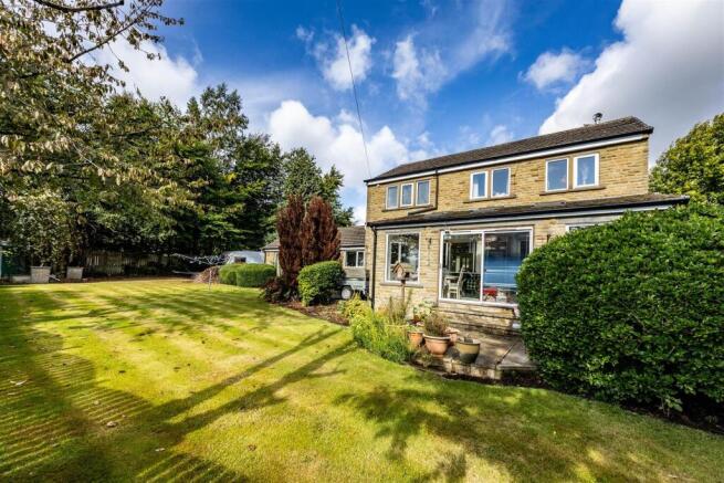 5 bed Detached for sale Image 8