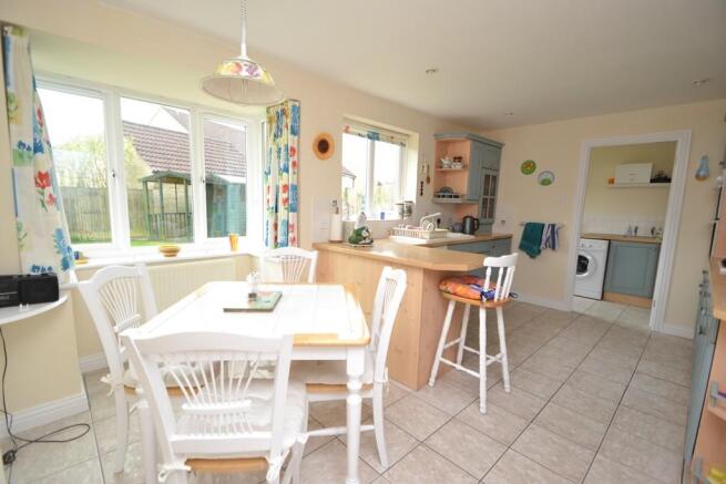kitchen / breakfast 