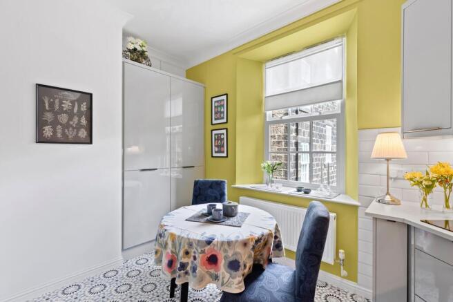 2 bed Flat for sale Image 6