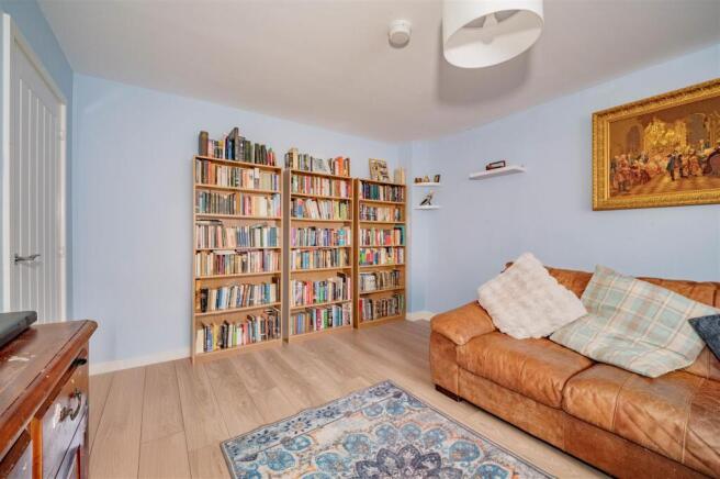 22 Adam Crescent Dundee-2.JPG