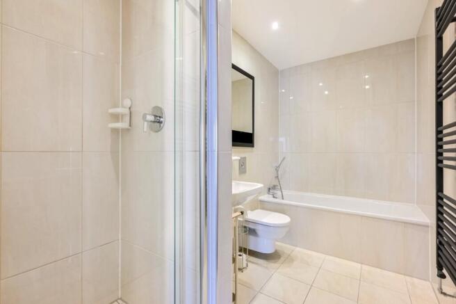 4 bed Town House for sale Image 10