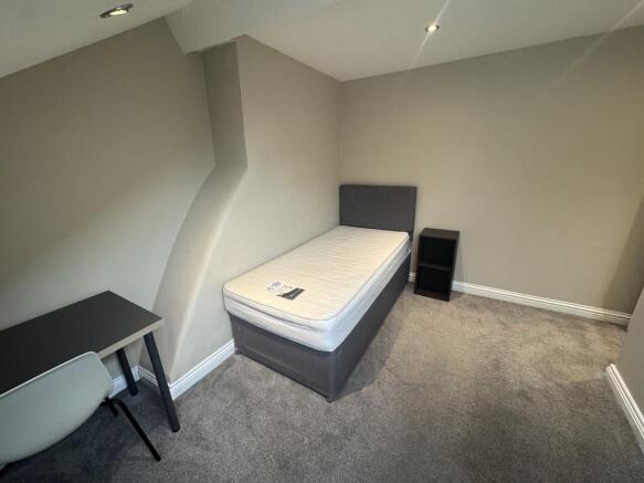 1 bed House Share to rent Image 7