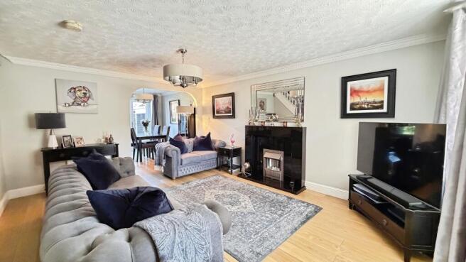 3 bed Detached for sale Image 4