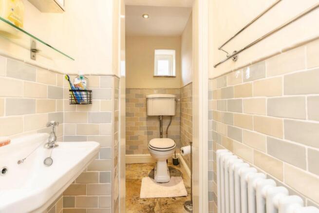 4 bed Detached for sale Image 9