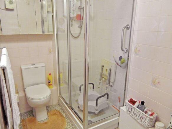 SHOWER ROOM