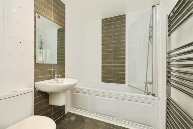 2 bed Ground Flat for sale Image 4