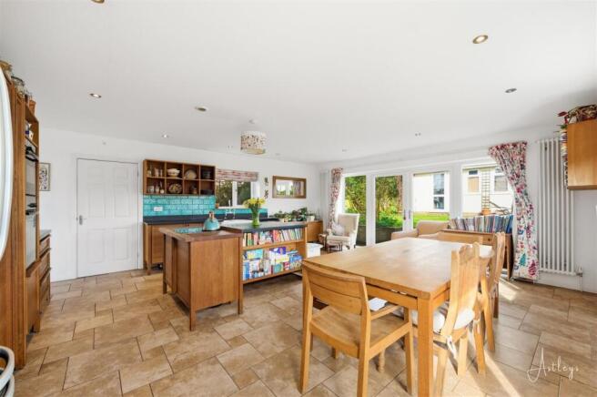 Kitchen/Breakfast Room