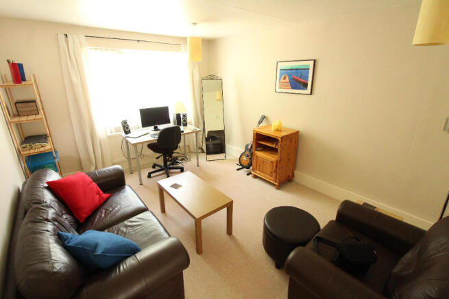 Lounge / Bed 2