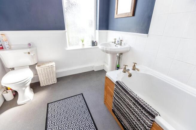 2 bed Terraced to rent Image 8
