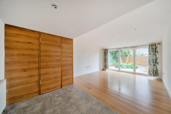 1439505-4-69cced3...