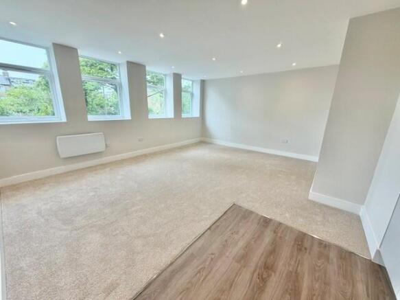 2 bed Apartment to rent Image 3
