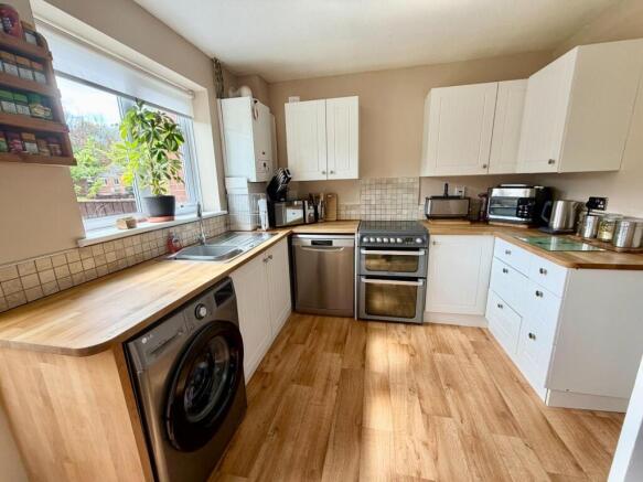 3 bed Semi-Detached for sale Image 4