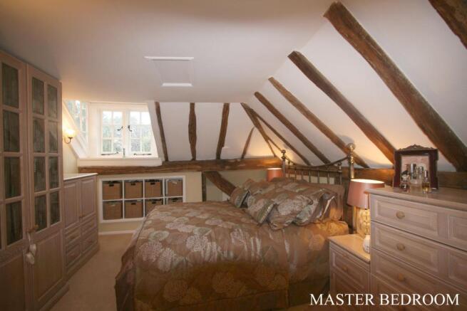MASTERBEDROOM.jpg