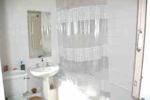 GROUND FLOOR BATHROOM
