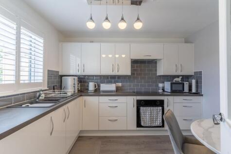 Calder Place, Dalgety Bay, KY11