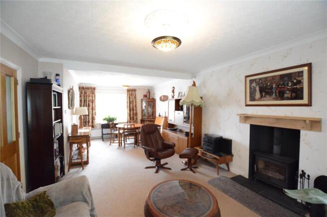 Lounge/Dining Area