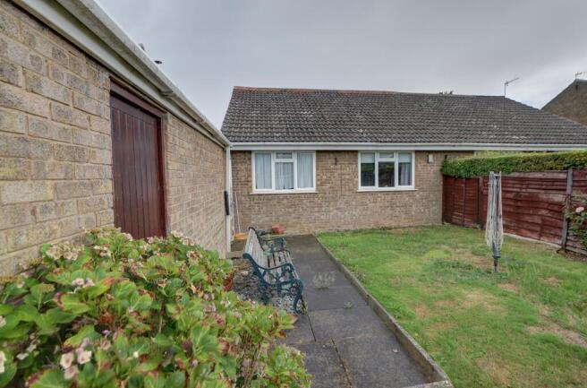 2 bed Semi-Detached Bungalow for sale Image 11