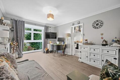 Harriers Close, Ealing
