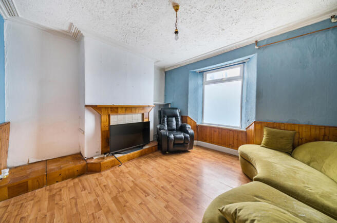 1384880-1-692dae9...