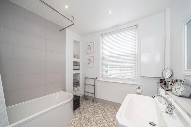 3 bed Terraced to rent Image 8
