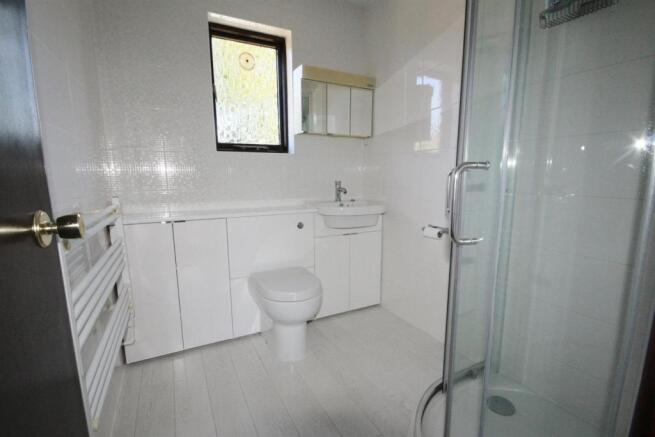 EN SUITE SHOWER ROOM