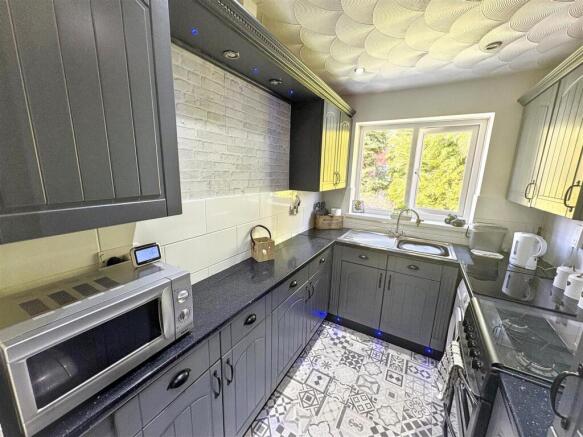 Kitchen 1 (1).jpg