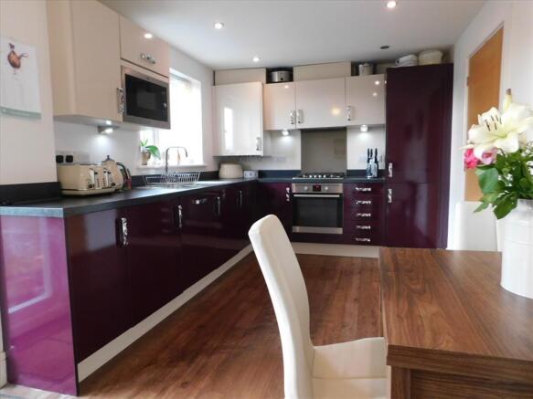 KITCHEN/DINING ROOM