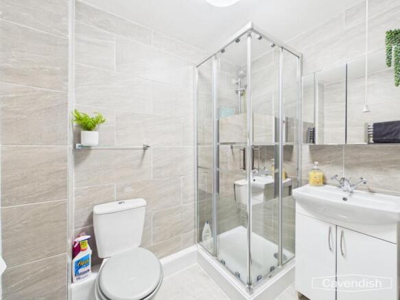 EN-SUITE SHOWER ROOM