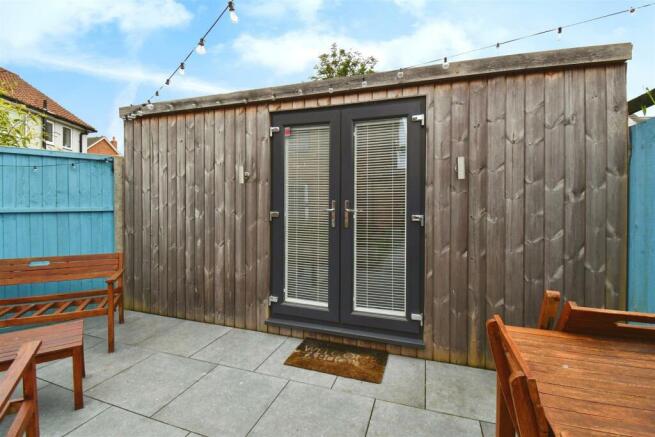 Bar/Garden Office