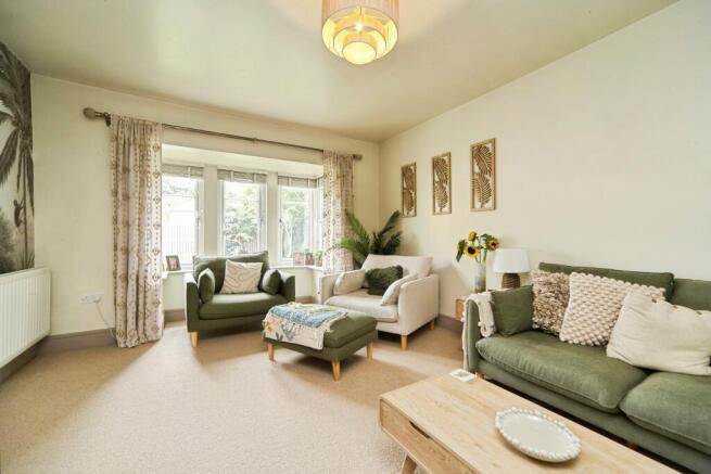 5 bed Detached for sale Image 5