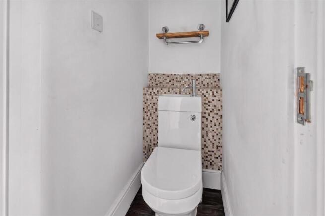 5 bed Semi-Detached for sale Image 7