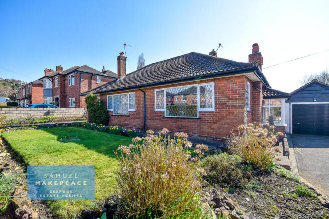 Spacious Three Bedroom Bungalow with a Detached O