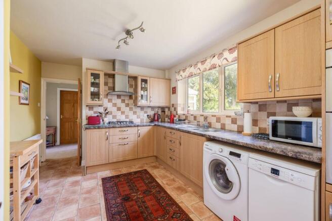 2 bed Semi-Detached Bungalow for sale Image 6