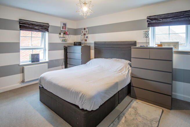 4 bed Detached for sale Image 8