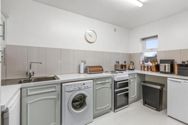 39 Lower Furney Close, HP13 6XQ-7.jpg
