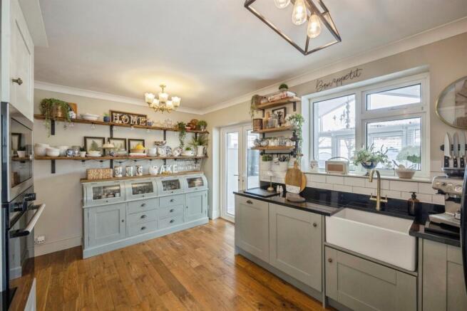 3 bed Semi-Detached for sale Image 6