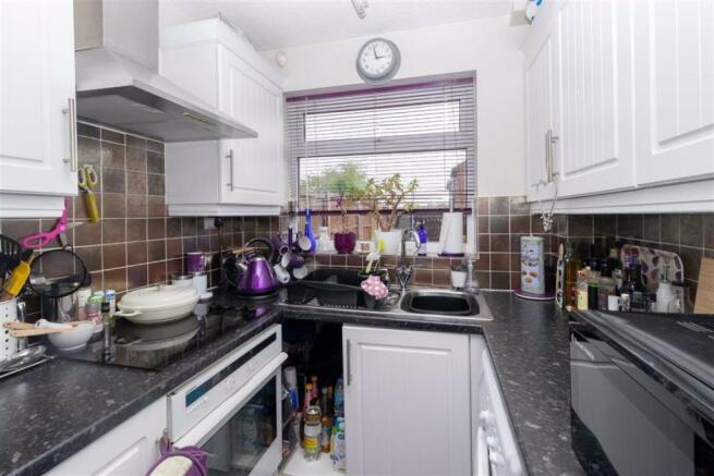 FITTED KITCHEN