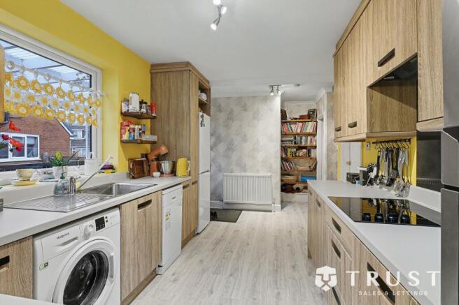 3 bed Semi-Detached for sale Image 6