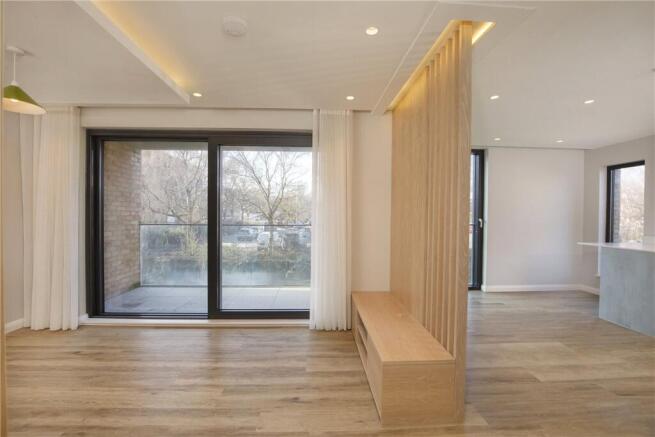 2 bed Apartment to rent Image 4