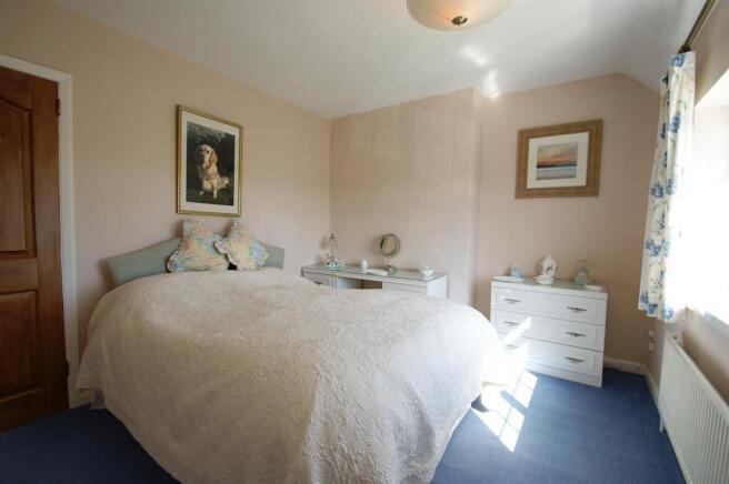 Garden Cottage - bed 2.jpg