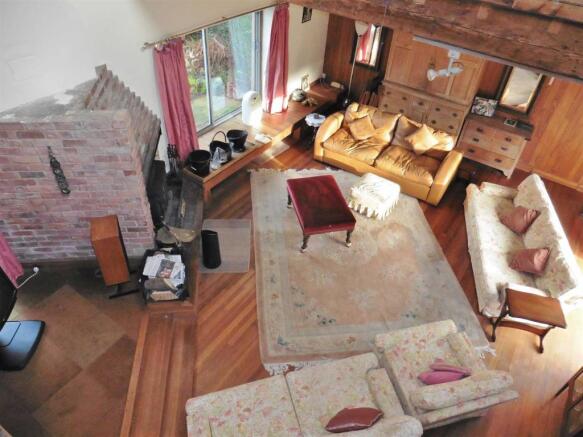 OPEN PLAN LIVING AREA