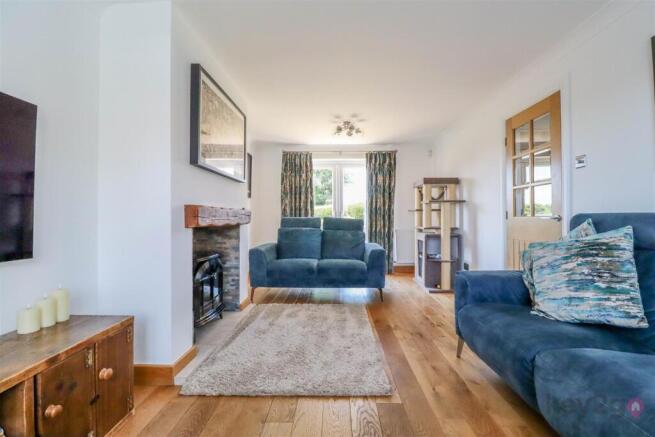 4 bed Detached for sale Image 4