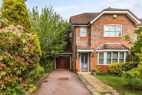 Royal Huts Avenue, Hindhead, Surrey, GU26