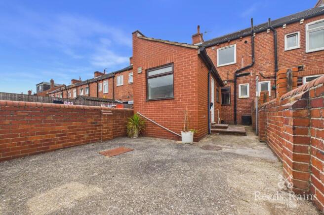 2 bed Terraced to rent Image 10