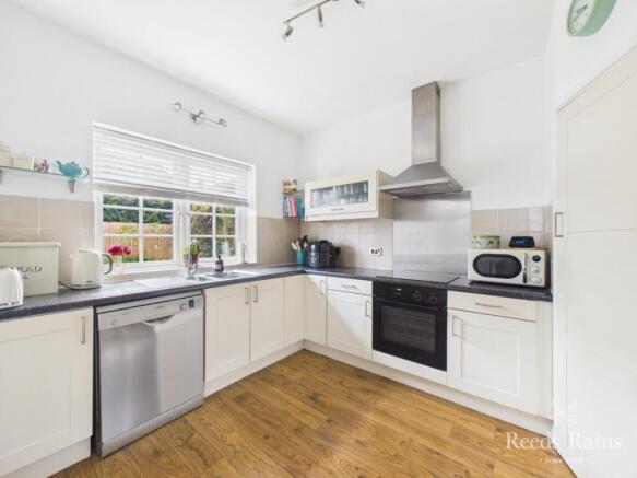 4 bed Semi-Detached for sale Image 10