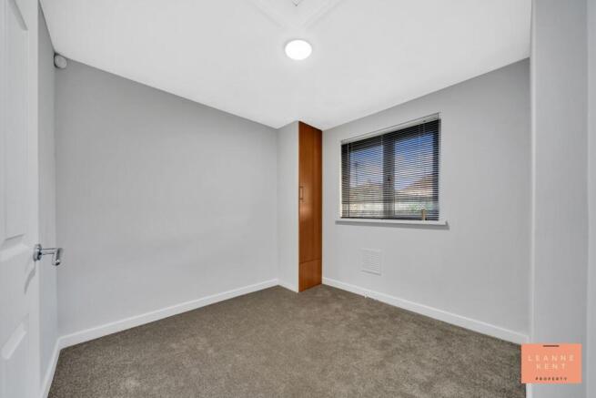 Reception/Bedroom 5