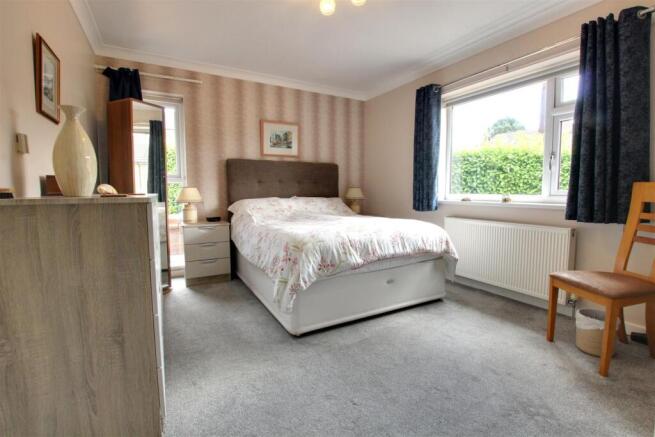 4 bed Detached Bungalow for sale Image 12