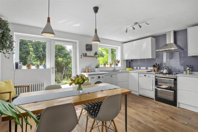 kitchen (2).jpg